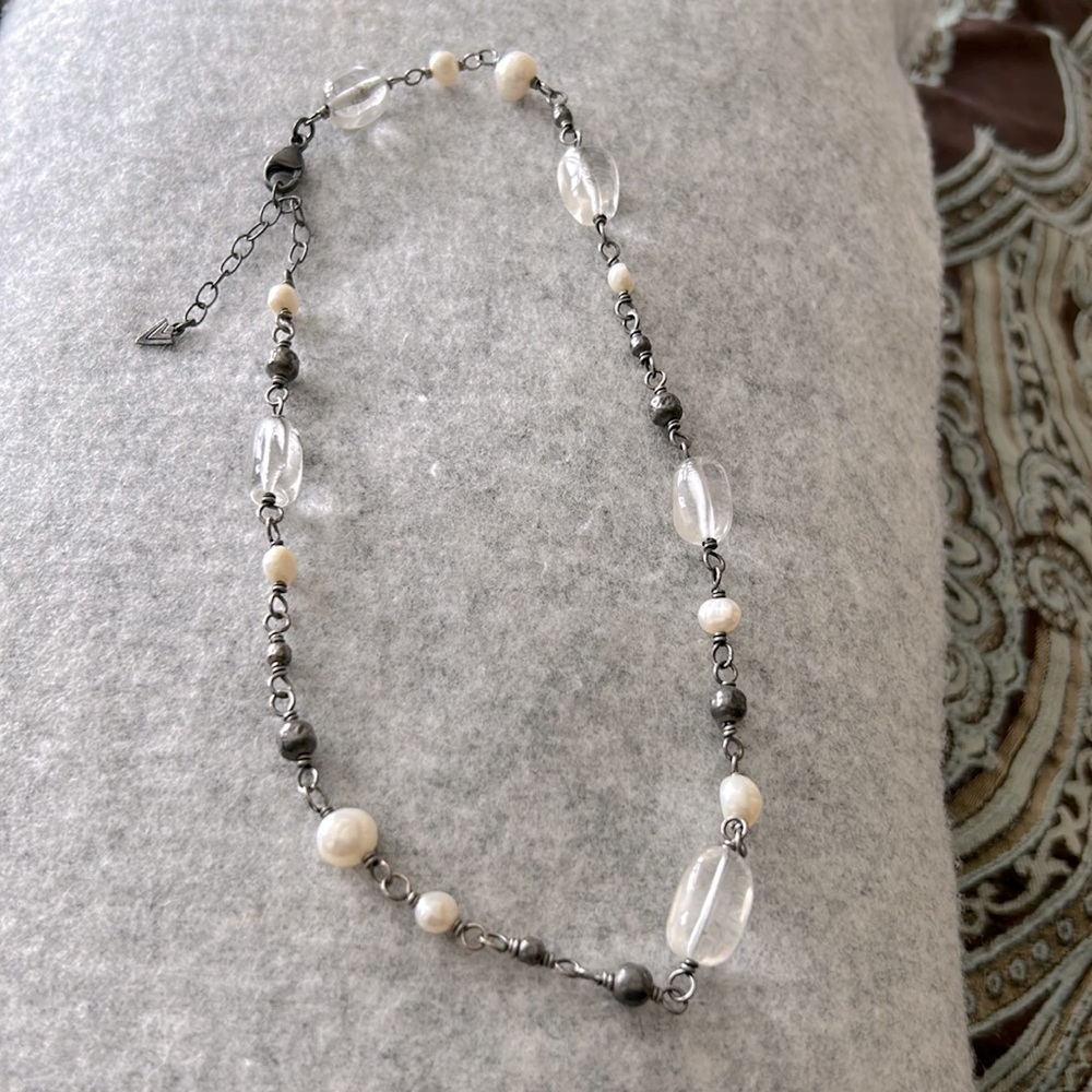 Silpada pearl and silver mixed materials short necklace, 2 inch clasp